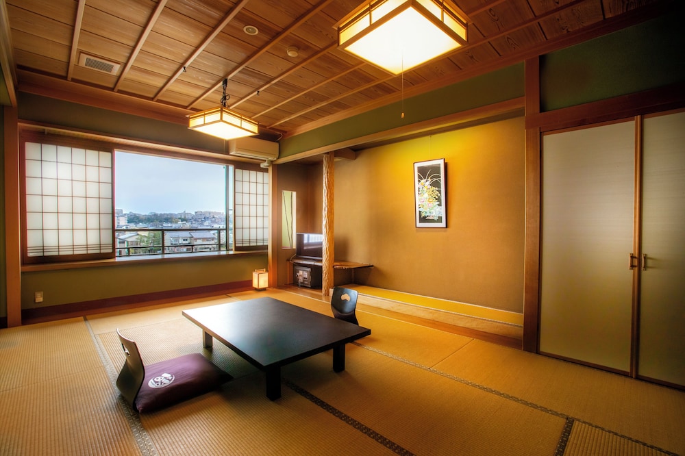 スイート 臙脂 客室2 | 金沢の宿 由屋るる犀々