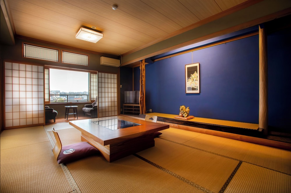 スイート 古代紫 客室1 | 金沢の宿 由屋るる犀々