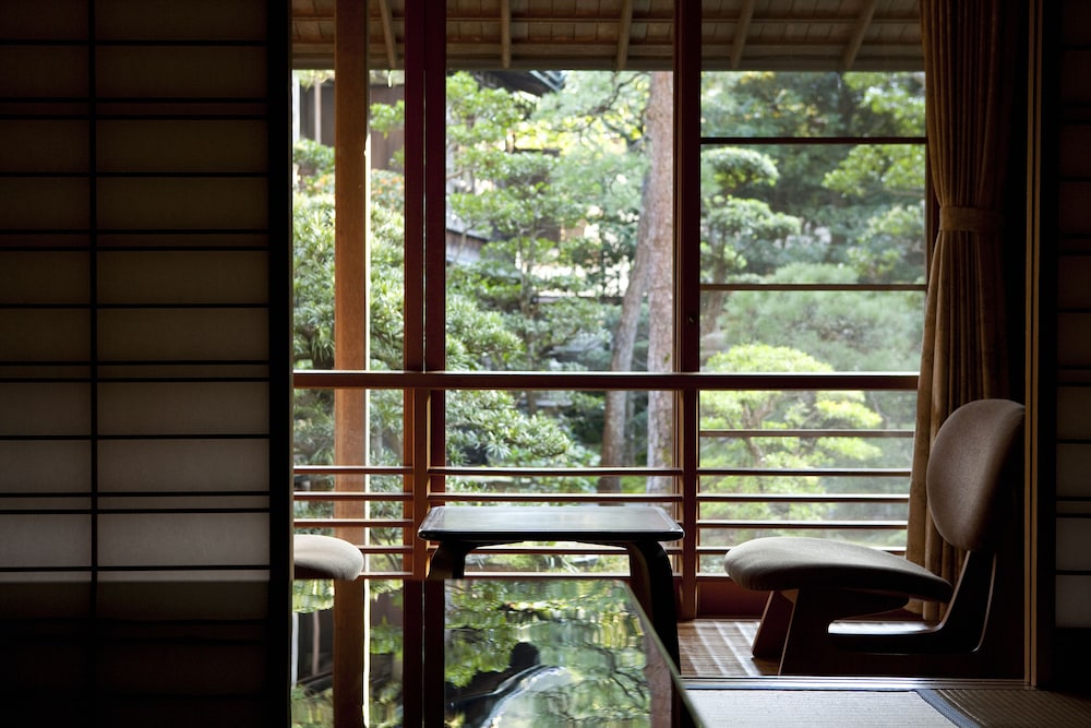 和室 8畳 客室2 | 城崎温泉 西村屋本館