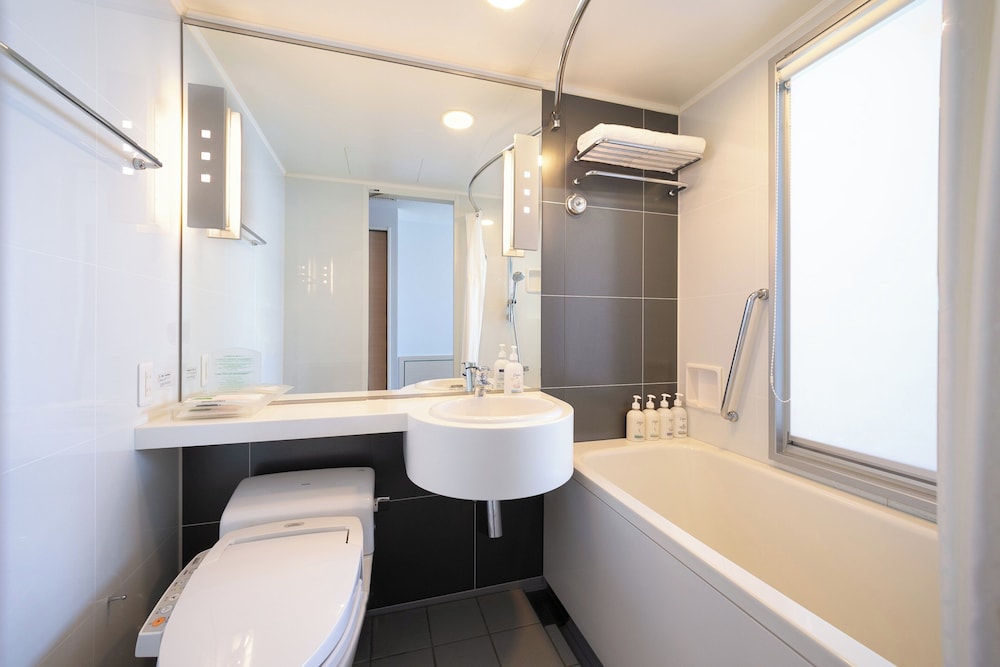 スタンダード ダブルルーム 禁煙 バスルーム1 | ホリデイ・イン大阪難波 by IHG