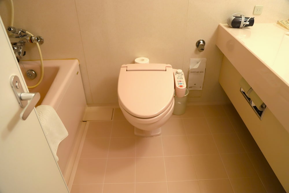 3号館 ツインB ゲレンデビュー（喫煙） バスルーム2 | 苗場プリンスホテル