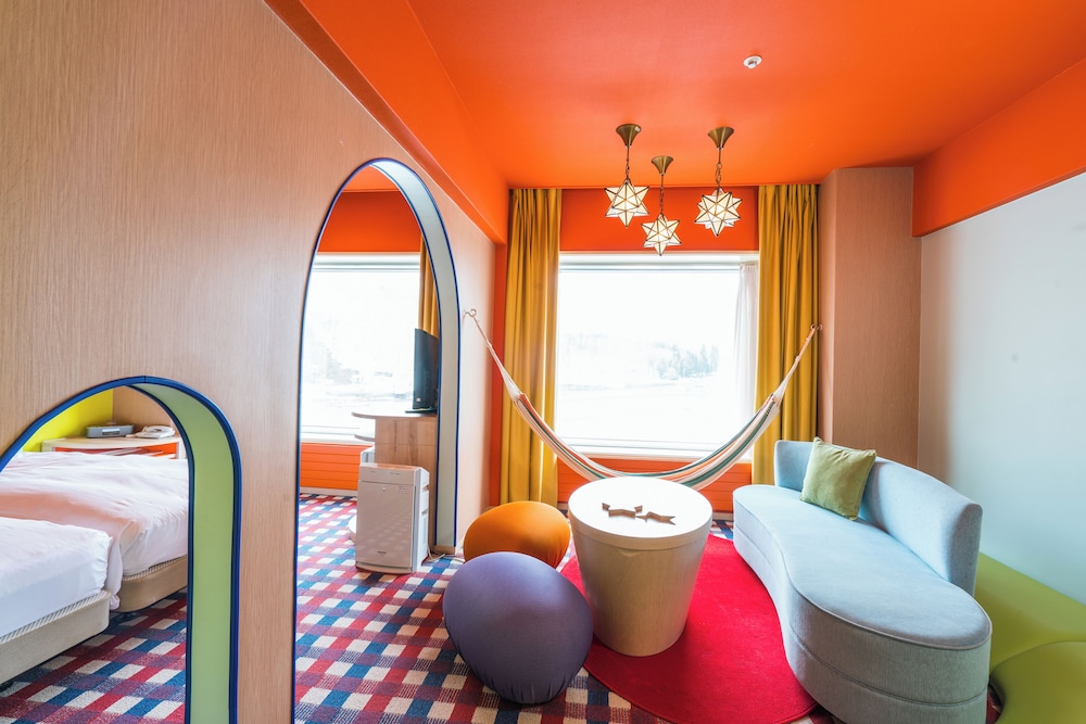 ファミリールーム　リバーサイドビュー　ウォール　禁煙 棟6 客室1 | 苗場プリンスホテル