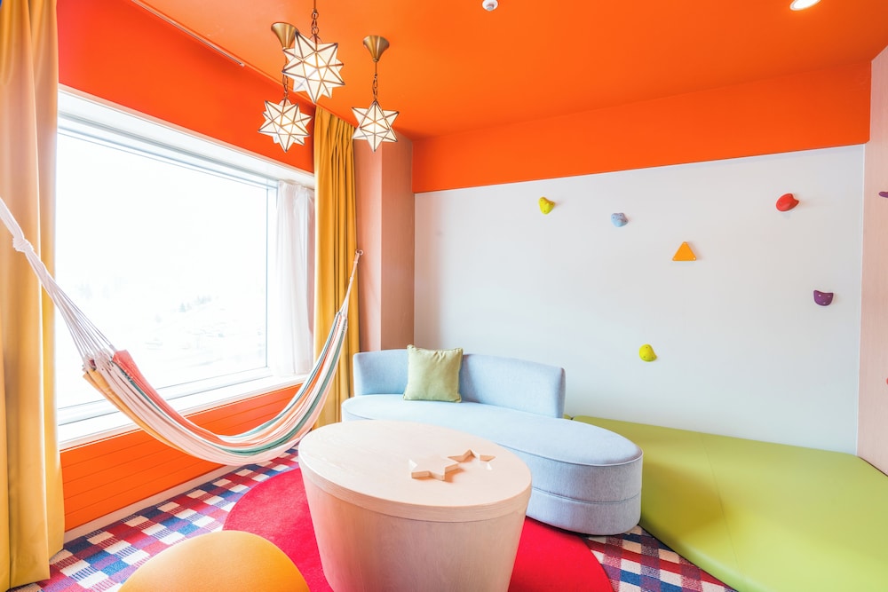 ファミリールーム　リバーサイドビュー　ウォール　禁煙 棟6 客室2 | 苗場プリンスホテル