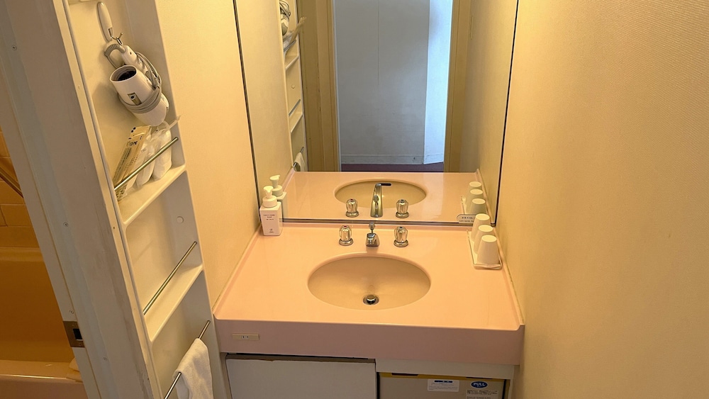 6号館ツインルームA (禁煙) バスルーム1 | 苗場プリンスホテル