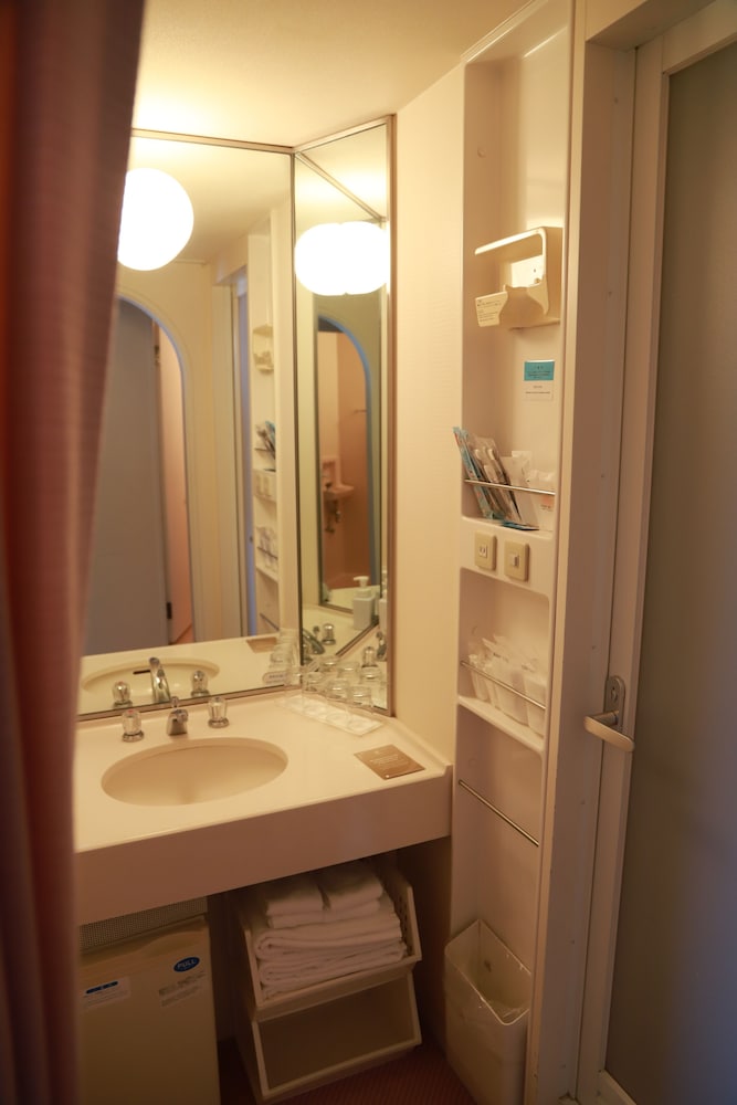 2号館 ファミリーツインC リバーサイド（禁煙） バスルーム1 | 苗場プリンスホテル