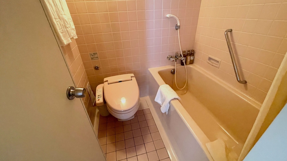 4号館 ツインA ゲレンデビュー（禁煙） バスルーム1 | 苗場プリンスホテル