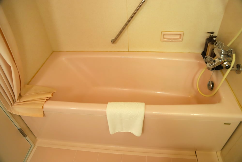 3号館 ツインB ゲレンデビュー（喫煙） バスルーム0 | 苗場プリンスホテル