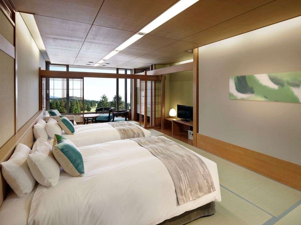 スーペリア ツインルーム 禁煙 ゴルフビュー [夕食は18時までにいらしてください] | 箱根湯の花プリンスホテル