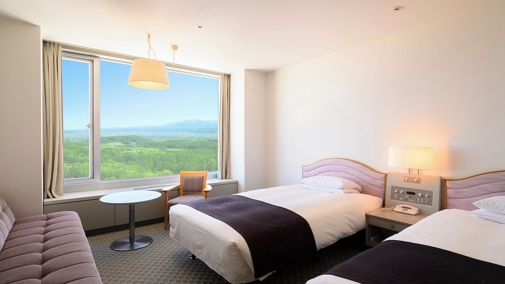 十勝岳側高層階ツインルーム 喫煙 客室2 | 新富良野プリンスホテル