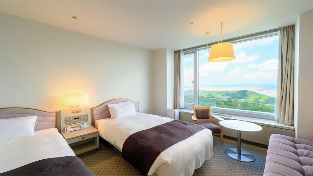 十勝岳側高層階ツインルーム 禁煙 マウンテン ビュー1 | 新富良野プリンスホテル