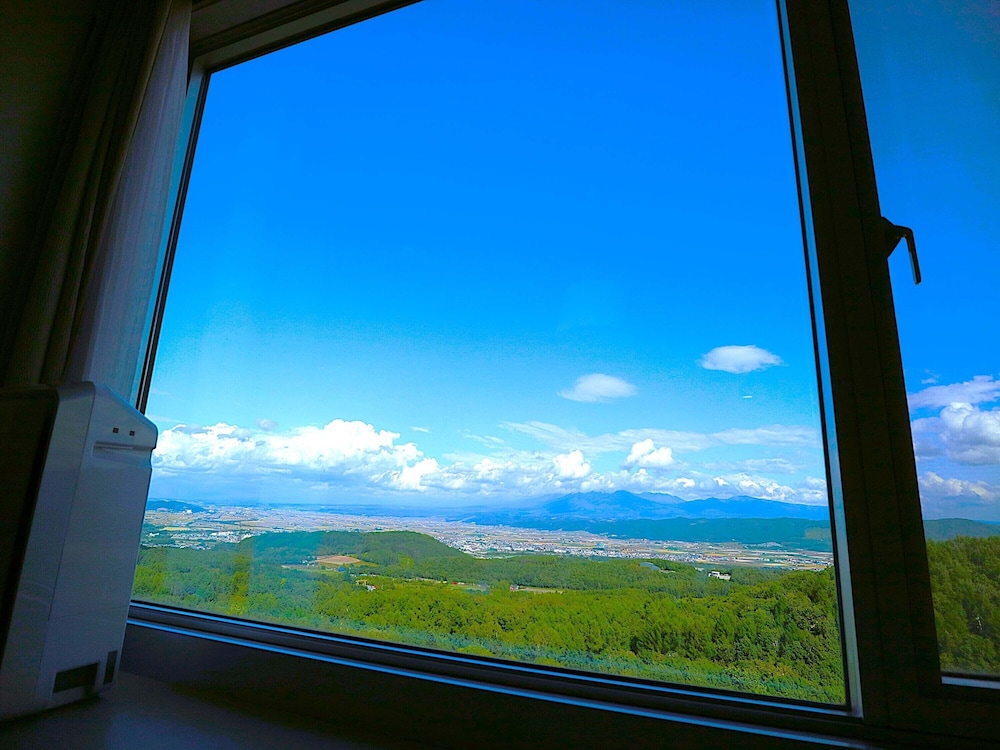 十勝岳側高層階ツインルーム 喫煙 客室1 | 新富良野プリンスホテル