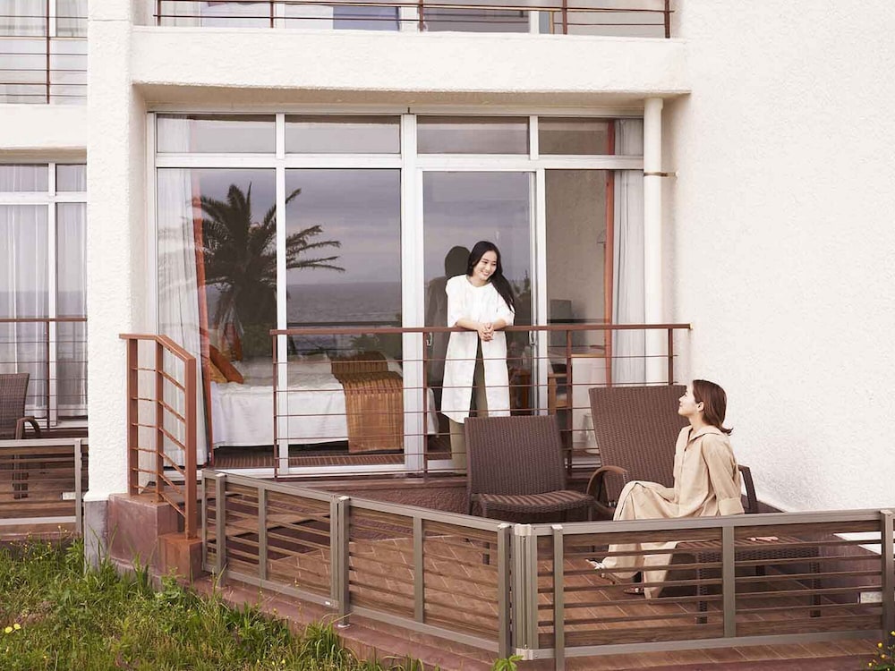 リニューアルファミリールーム(和洋室) テラス付き 客室2 | 下田プリンスホテル