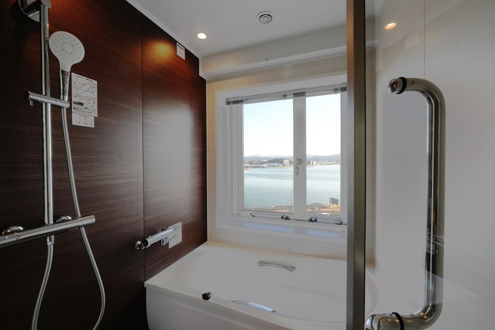 [別館] デラックスツイン (湖側) ビューバス 禁煙 バスルーム0 | 松江ニューアーバンホテル
