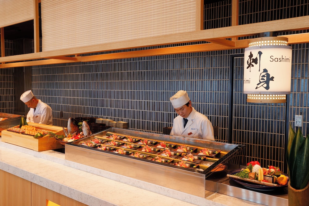 [1泊2食 星ビュッフェプラン "和ダイニング星 HOSHI"] 星館スタンダード洋室 (海側) 35平米 [寝具の数は(3歳以上)予約人数分] レストラン0 | 別府温泉杉乃井ホテル