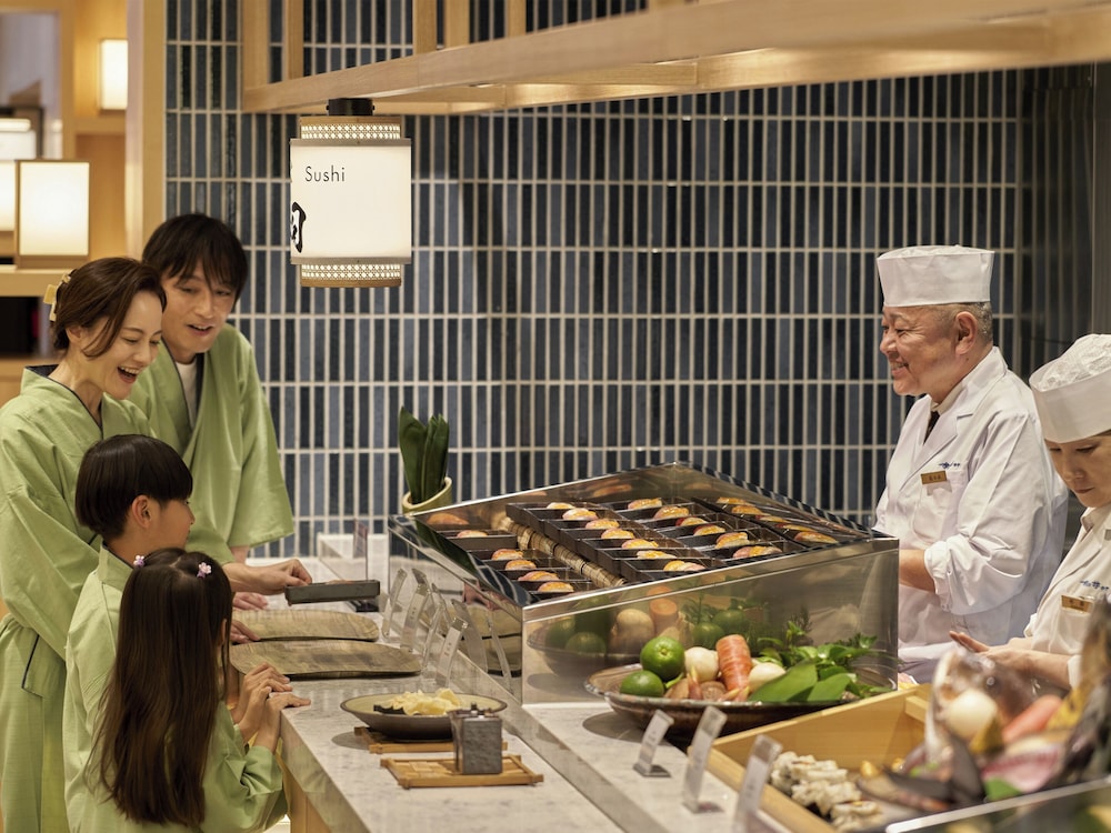 [1泊2食 星ビュッフェプラン "和ダイニング星 HOSHI"] 星館スタンダード洋室 (海側) 35平米 [寝具の数は(3歳以上)予約人数分] 客室5 | 別府温泉杉乃井ホテル