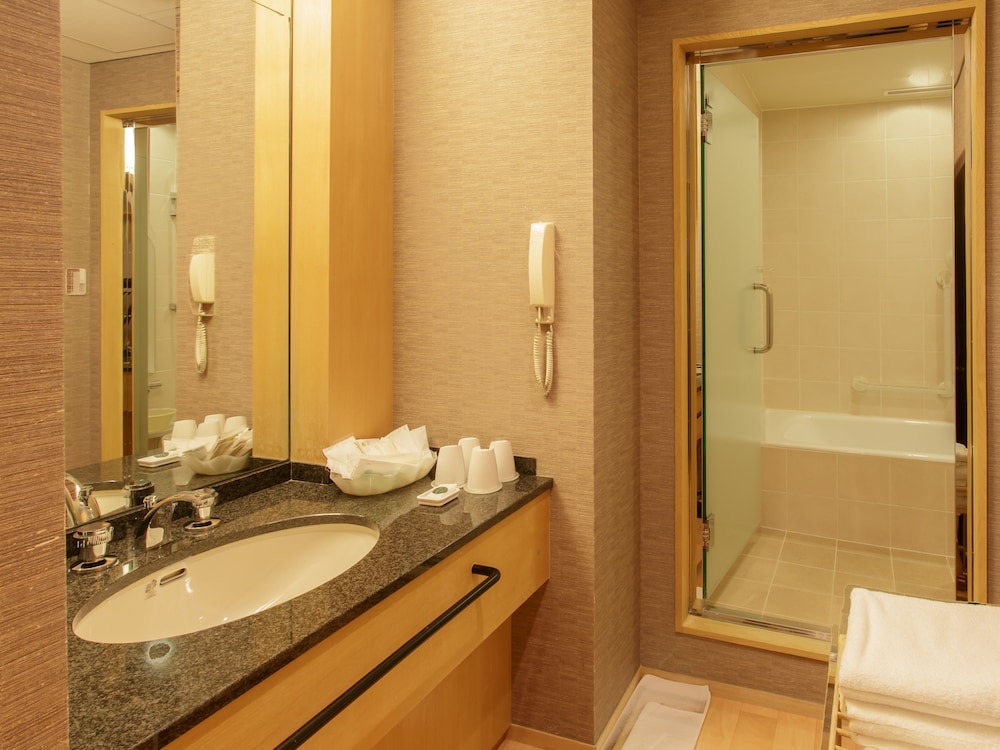 デラックス 和室 (皇居側) 禁煙 バスルームのシンク1 | ホテル グランド アーク半蔵門