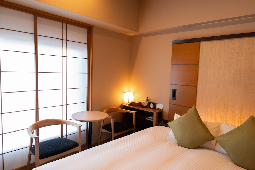 スタンダードダブル禁煙 (160cmベッド、デスクなし) 客室2 | 庭のホテル 東京