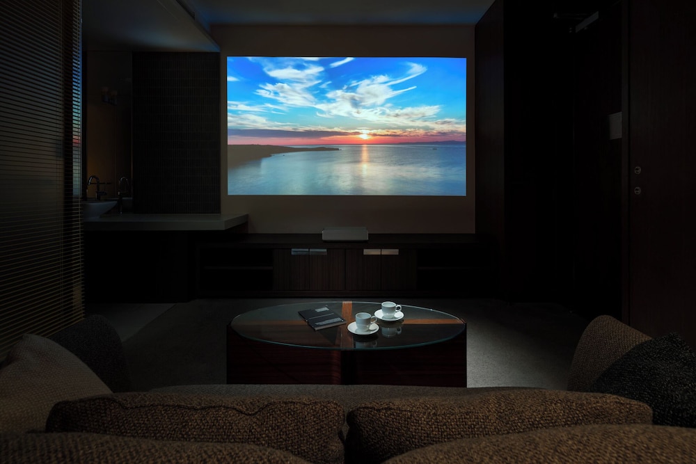 エグゼクティブキング [サウナ/クラブラウンジ/ミニバー/100インチ プロジェクター付] リビング エリア0 | ウィズ ザ スタイル 福岡