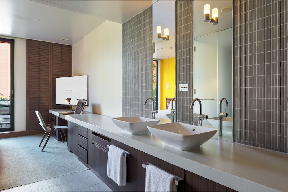 エグゼクティブキング [サウナ/クラブラウンジ/ミニバー/100インチ プロジェクター付] 客室2 | ウィズ ザ スタイル 福岡