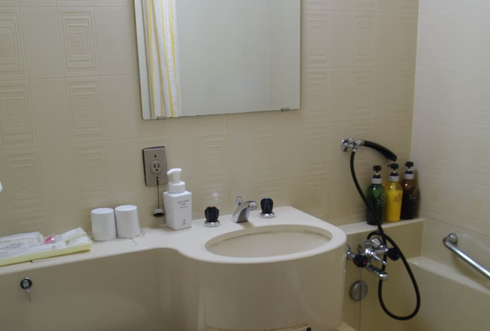 【東館】スタンダードツインルーム 禁煙 バスルーム0 | 万座プリンスホテル