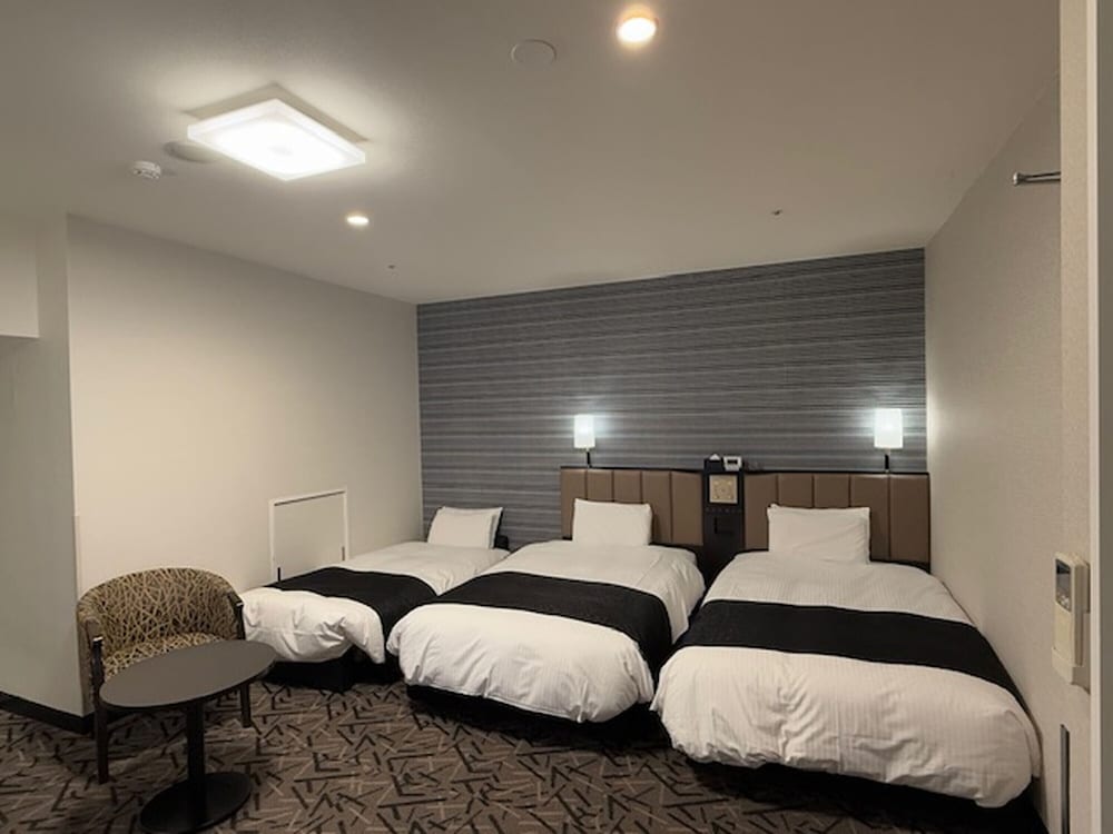 トリプルルーム ベッド (複数台) 禁煙 客室8 | アパホテル〈小倉駅前〉