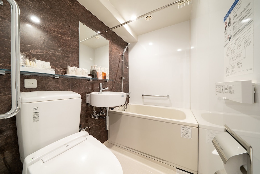 [喫煙可] セミダブルルーム(メインビルディング) バスルームの設備0 | ホテルサンライト新宿