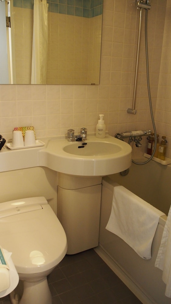 エコノミー ダブルルーム 禁煙 バスルーム0 | 渋谷東武ホテル