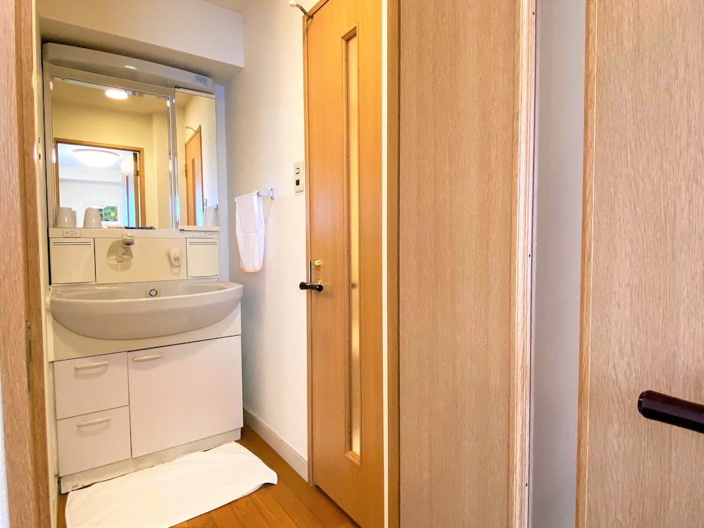 デラックス ダブルルーム 禁煙 バスルーム2 | サクラホテル幡ヶ谷