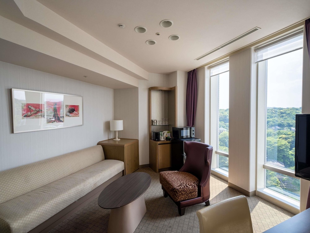 デラックス ルーム キングベッド 1 台ソファーベッド付き 禁煙 客室5 | メルキュール横須賀