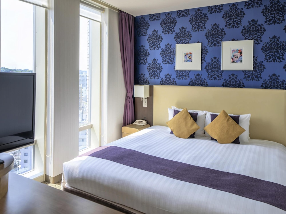 デラックス ルーム キングベッド 1 台ソファーベッド付き 禁煙 | メルキュール横須賀