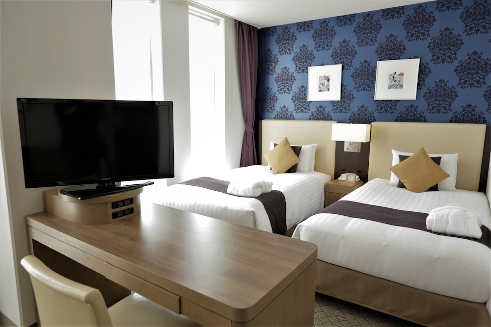 デラックス ルーム シングルベッド 2 台 禁煙 客室2 | メルキュール横須賀