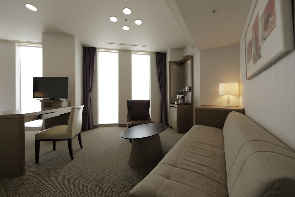 デラックス ルーム キングベッド 1 台ソファーベッド付き 禁煙 客室2 | メルキュール横須賀