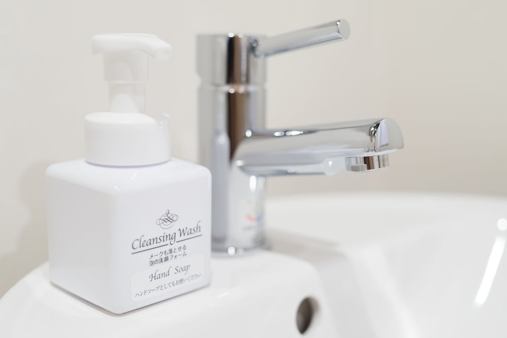 スタンダード アパートメント バスルームのシンク0 | Stay SAKURA Kyoto 御苑東