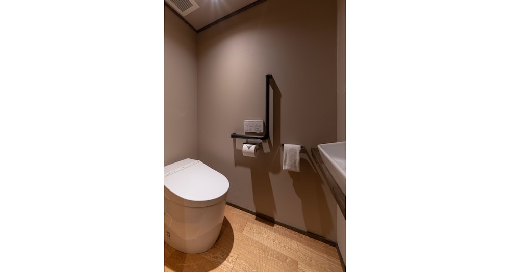 THE MACHIYA スーペリアツインルーム バスルーム1 | THE MACHIYA Kamiumeya