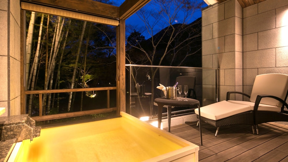 <離れ>温泉露天付ヴィラスイート メゾネット洋室(川沿い) | 東府や Resort&Spa-Izu