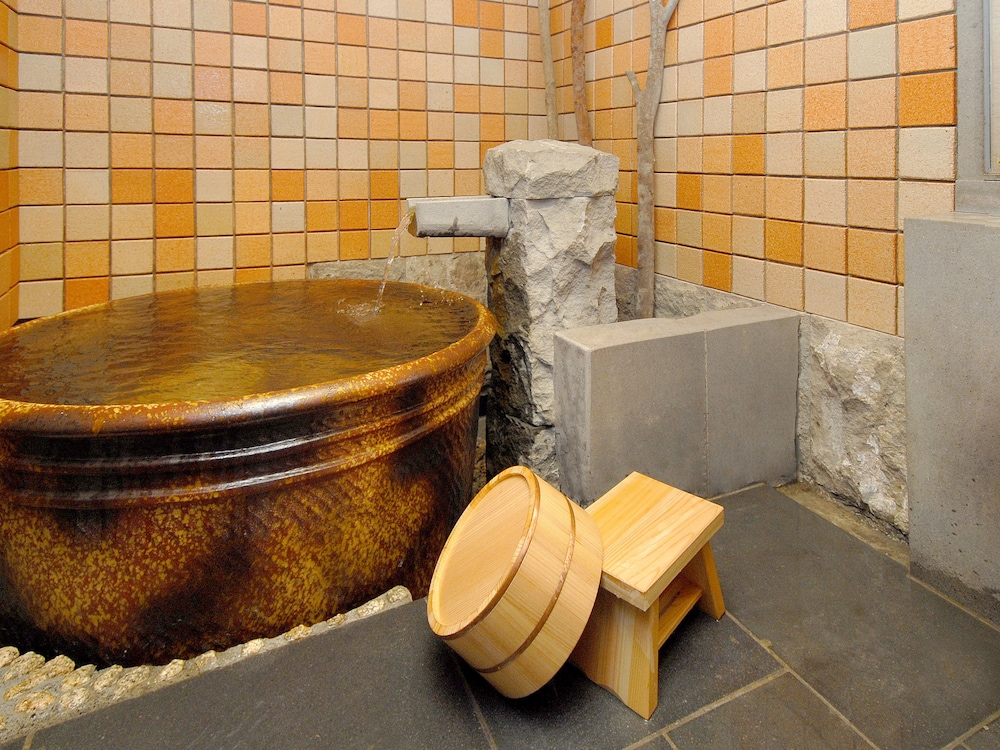 ＜本館＞メゾネット「蔵の間」[フォースベット] バスルーム0 | 東府や Resort&Spa-Izu