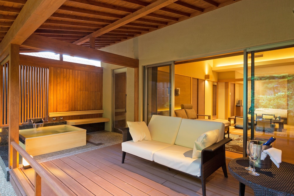 ＜離れ＞温泉露天付ヴィラスイート　和洋室[ツインベット] テラス / パティオ0 | 東府や Resort&Spa-Izu
