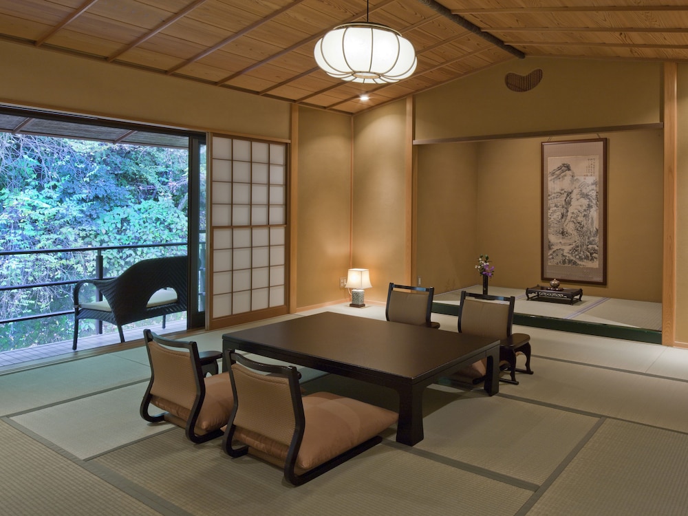 ＜本館＞温泉半露天付　和室(川沿い)[お布団] 客室1 | 東府や Resort&Spa-Izu