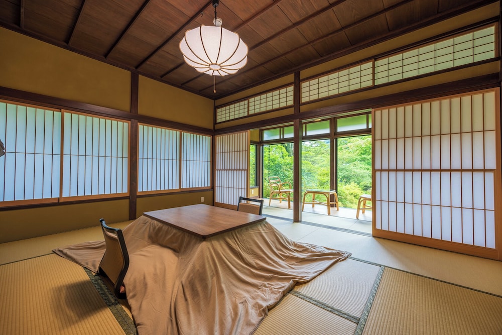 離れ(定員4名 1階「洗心亭」露天風呂付) | 松坂屋本店