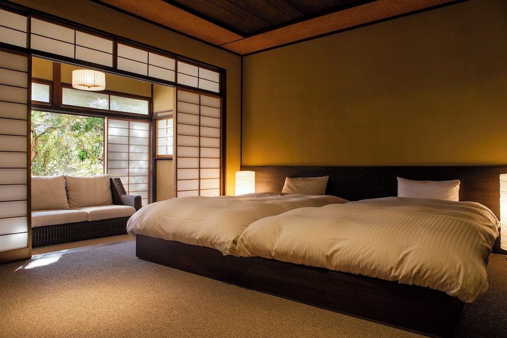 春風荘 (定員4名 1階「若松」露天風呂付) 禁煙 客室1 | 松坂屋本店