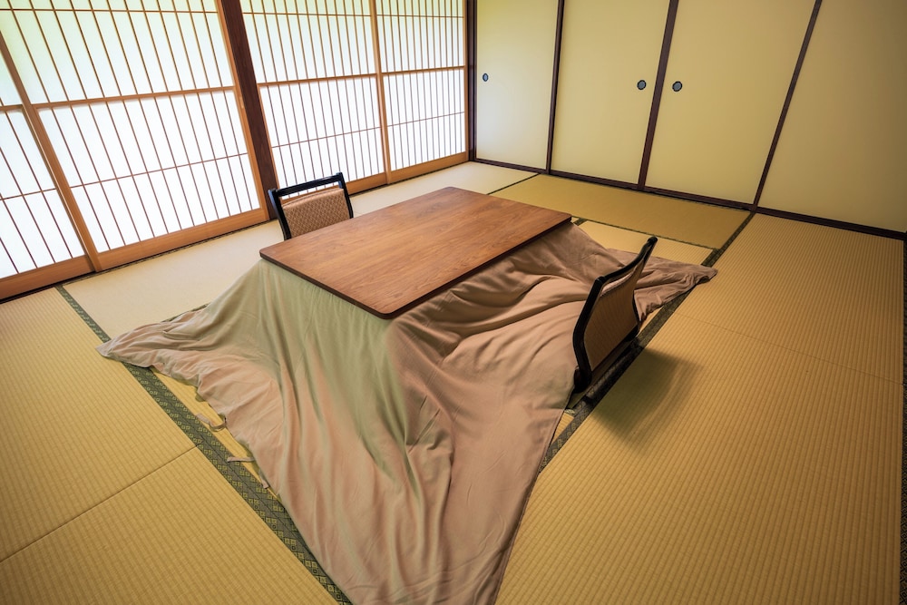離れ(定員4名 1階「洗心亭」露天風呂付) 客室3 | 松坂屋本店