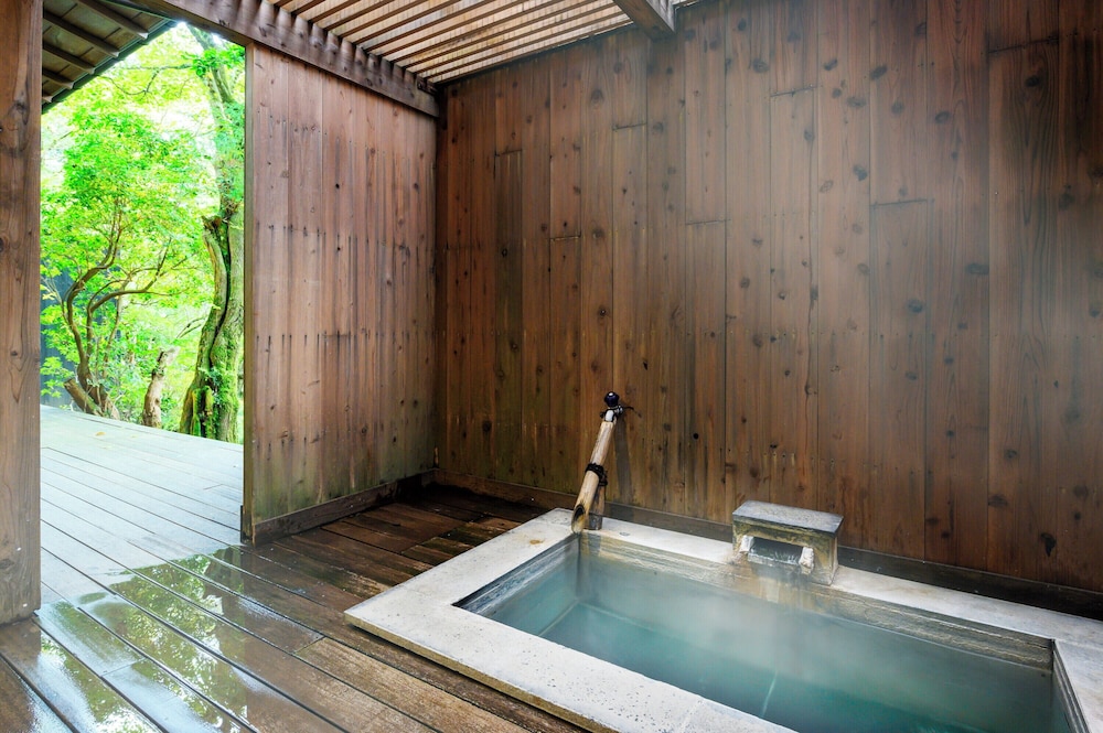 春風荘 (定員4名 1階「若松」露天風呂付) 禁煙 バスルーム0 | 松坂屋本店