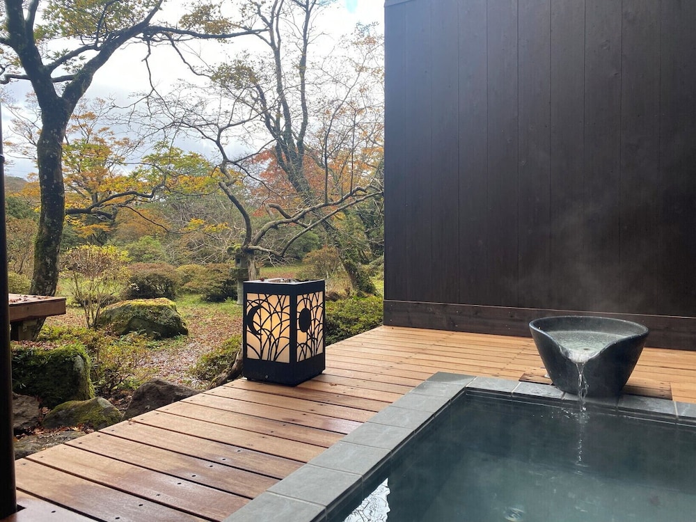 離れ(定員4名 1階「洗心亭」露天風呂付) バスルーム7 | 松坂屋本店