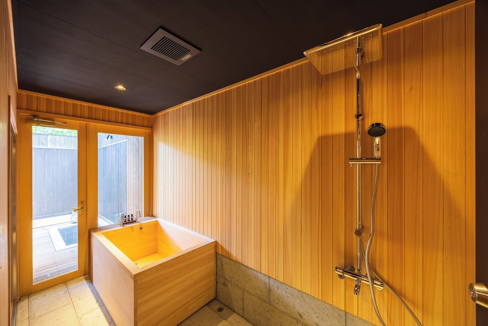 離れ(定員4名 1階「洗心亭」露天風呂付) バスルーム4 | 松坂屋本店
