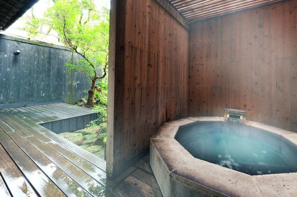 和洋室 プレミアムルーム 露天風呂付 B バスルーム2 | 松坂屋本店