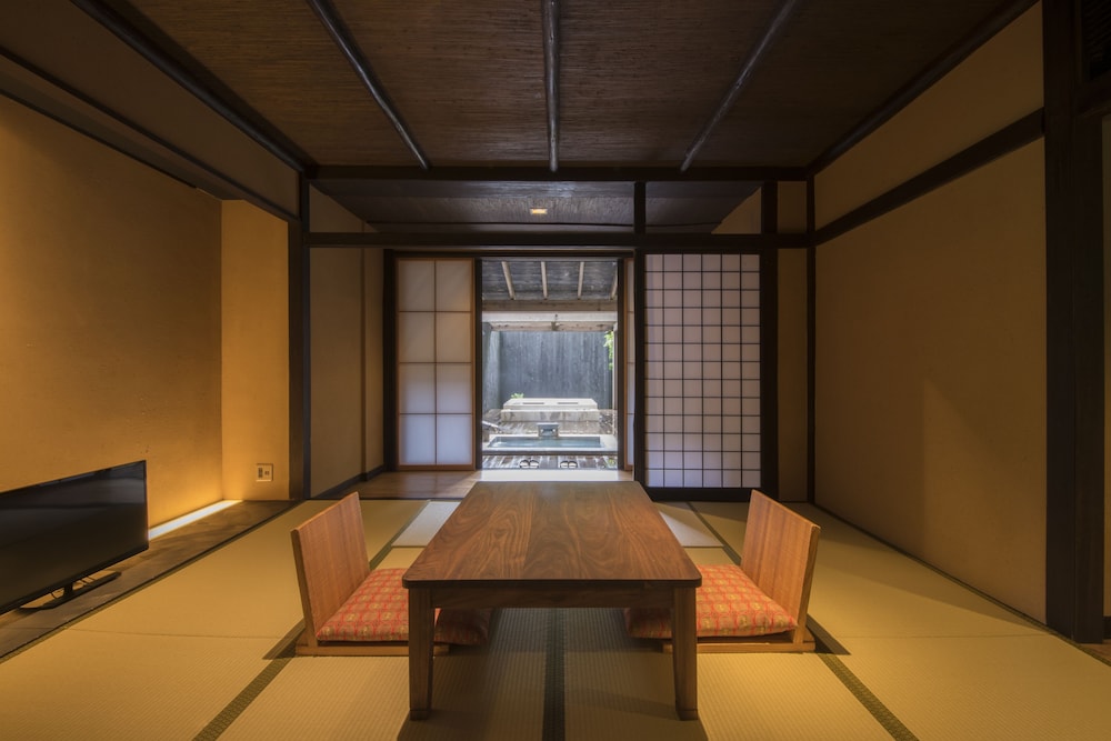 ラグジュアリー 和洋室 露天風呂付 客室2 | 松坂屋本店