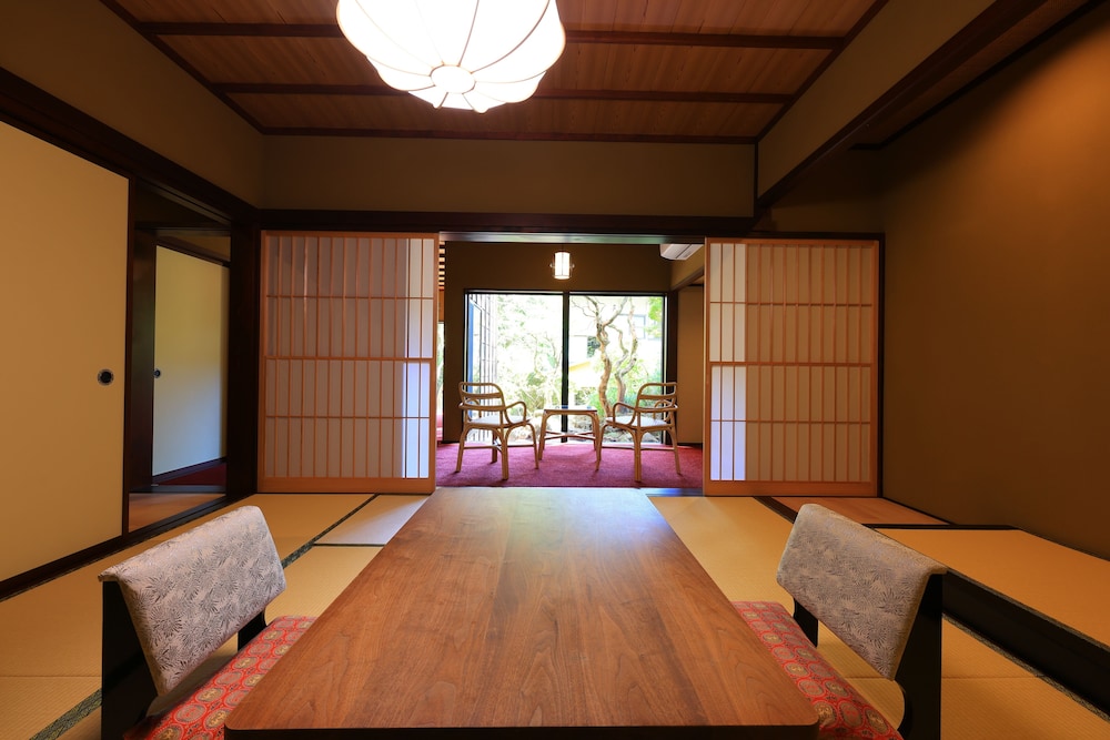 春風荘 (定員4名 1階「若松」露天風呂付) 禁煙 | 松坂屋本店