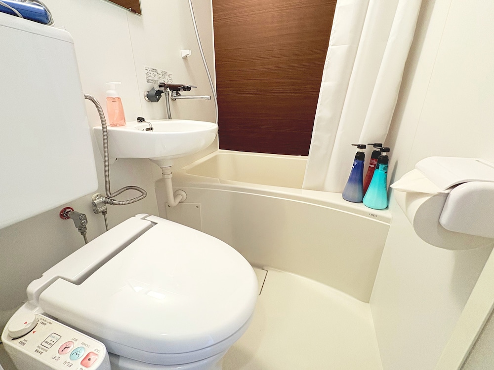 Standard Twin バスルーム1 | Xplore by Active Life