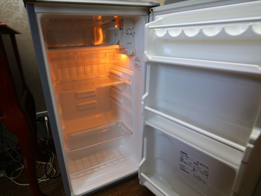 ダブルルーム 喫煙可 小型冷蔵庫1 | サンライズ観光ホテル