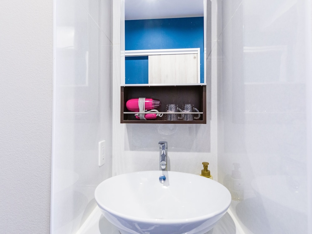 スーペリア ダブルルーム ダブルベッド 1 台ソファーベッド付き 禁煙 バスルーム2 | ミスター金城 イン ぐすく